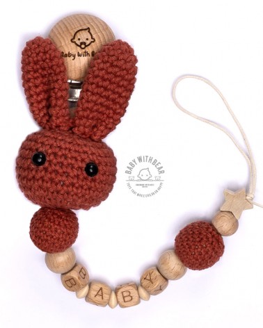 Personalised wood and crochet dummy clip / Pacifier holder - Baby With Bear - Bunny bordeaux
